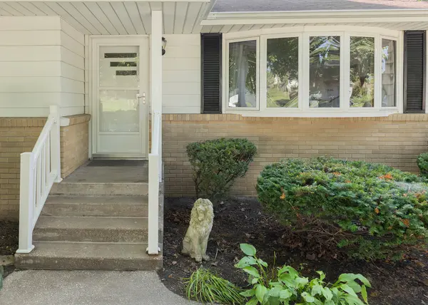 231 Hillcrest DR, Geneseo, IL 61254
