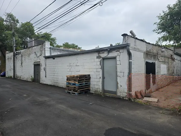 2405 W Ardmore AVE, Chicago, IL 60659