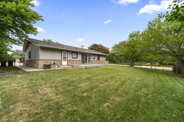 109 Landmeier RD, Elk Grove Village, IL 60007