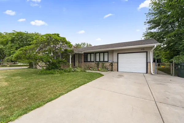 109 Landmeier RD, Elk Grove Village, IL 60007