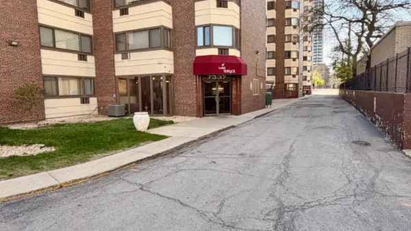 7337 S South Shore DR #412, Chicago, IL 60649