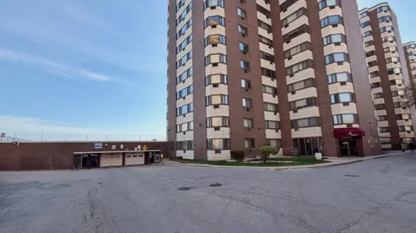 7337 S South Shore DR #412, Chicago, IL 60649