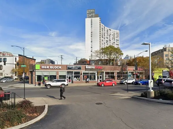 3951 N Broadway, Chicago, IL 60613