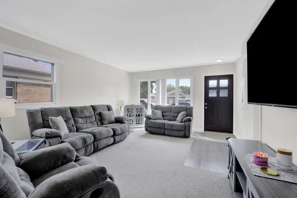 11642 S Meadow Lane DR, Merrionette Park, IL 60803