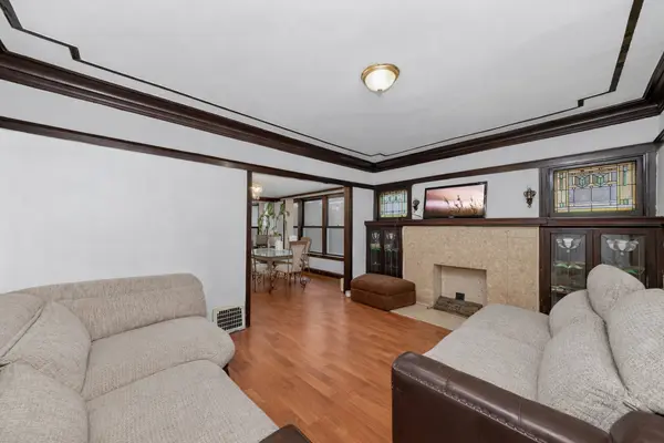 7717 S Luella AVE, Chicago, IL 60649