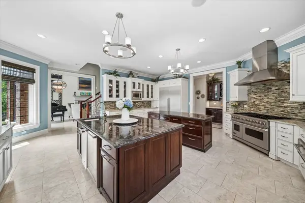 107 Forest Edge DR, Palos Park, IL 60464