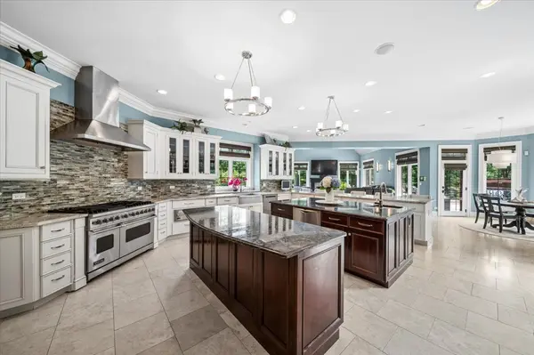 107 Forest Edge DR, Palos Park, IL 60464
