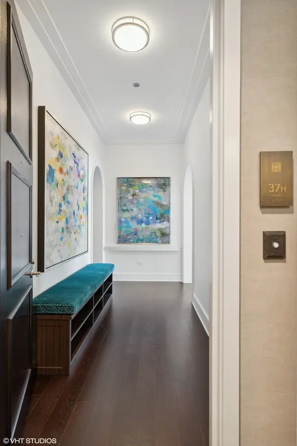118 E Erie ST #37H, Chicago, IL 60611