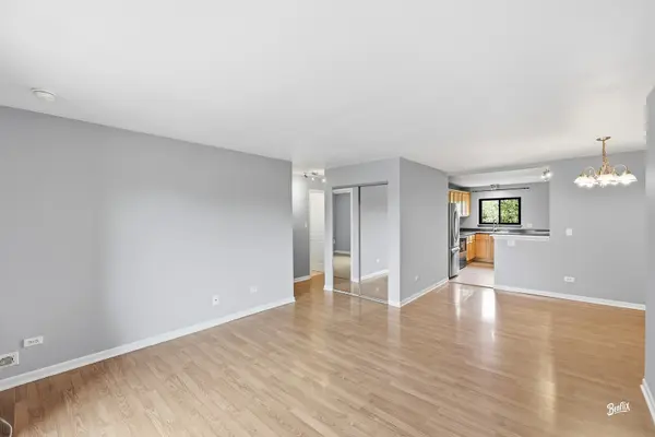 2215 Nichols RD #21F, Arlington Heights, IL 60004