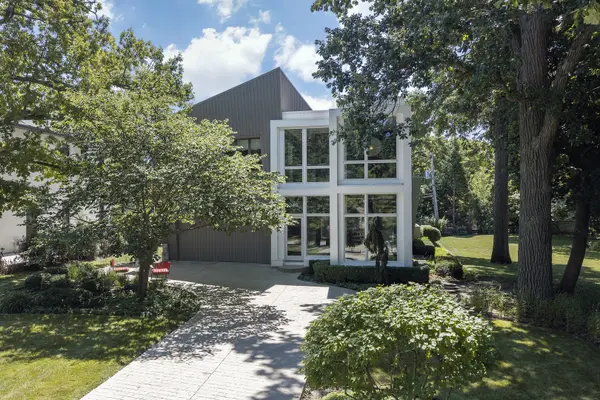 246 Beach RD, Glencoe, IL 60022