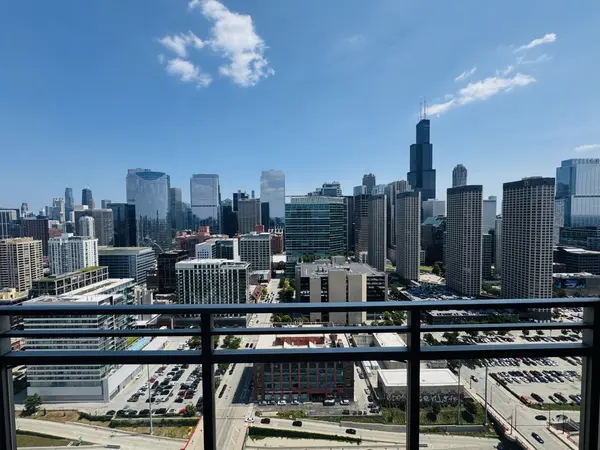 737 W Washington BLVD #3304, Chicago, IL 60661