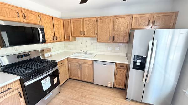 1975 Windsong DR, Schaumburg, IL 60194