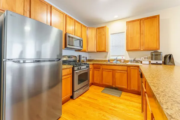 5218 W Galewood AVE #A, Chicago, IL 60639