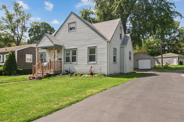 418 S Lake TER, Mundelein, IL 60060
