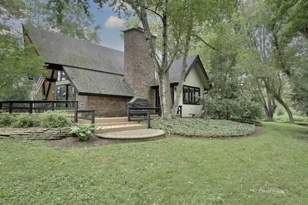 3810 N Oak Knoll RD, Crystal Lake, IL 60012