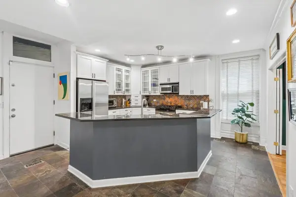 508 W Grant PL #102, Chicago, IL 60614