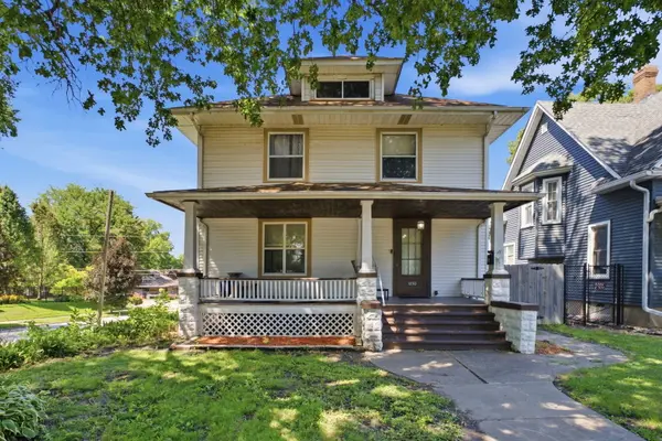 1030 W 15th ST, Davenport, IA 52804