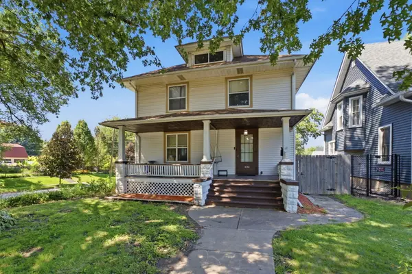 1030 W 15th ST, Davenport, IA 52804