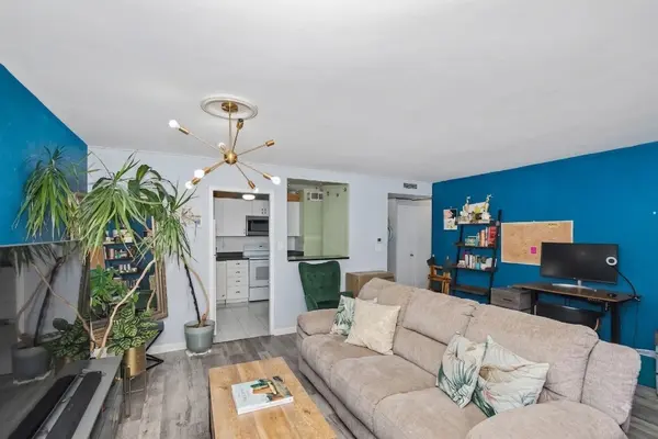 6301 N Sheridan RD #21M, Chicago, IL 60660