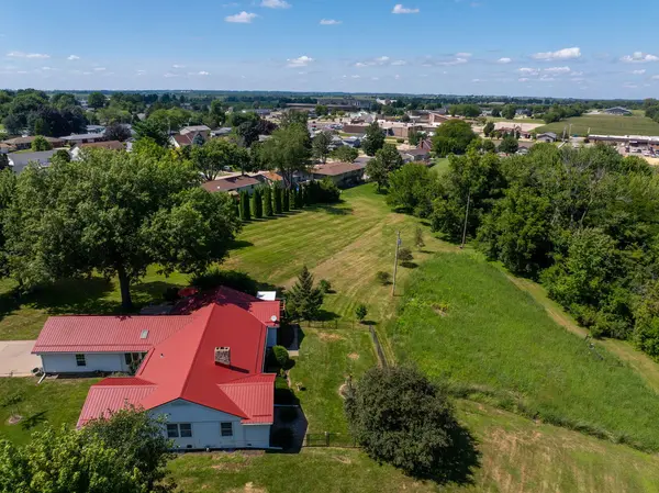 930 11th AVE N, Clinton, IA 52732