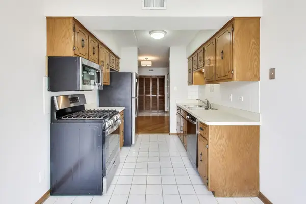 4932 Circle CT #502, Crestwood, IL 60418