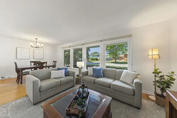 281 Diamond Head DR, Des Plaines, IL 60018