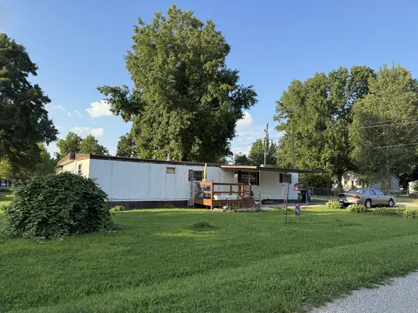 214 & 212 S Hickory ST, Desoto, IL 62924