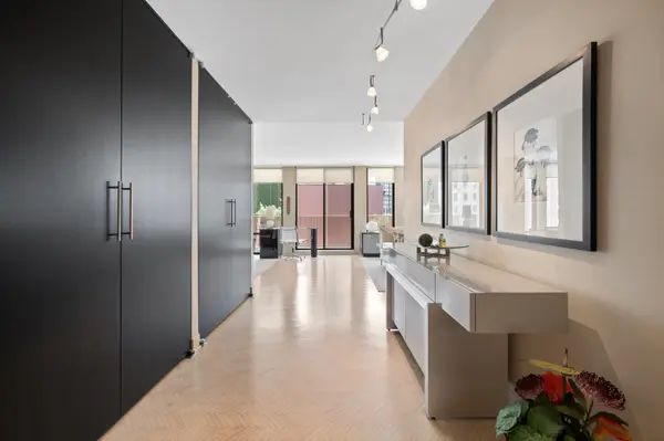 200 E Delaware PL #7D, Chicago, IL 60611