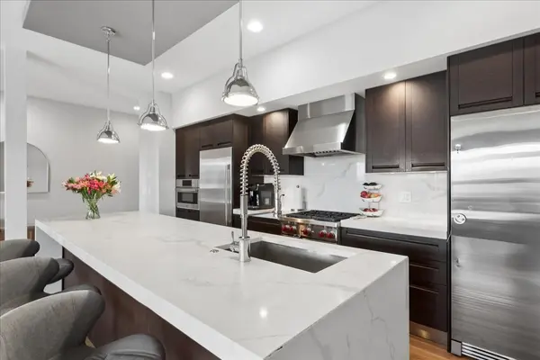 1317 N Larrabee ST #401, Chicago, IL 60610