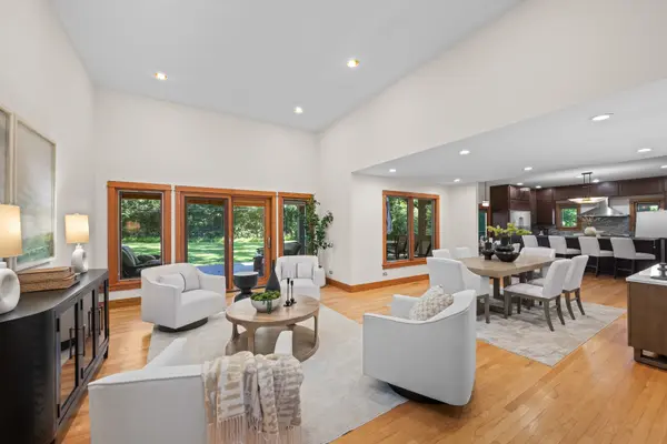 23W212 Blackcherry LN, Glen Ellyn, IL 60137