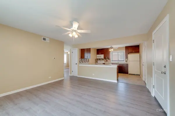 32 N Main ST #1N, Glen Ellyn, IL 60137
