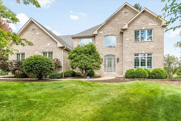 9030 Montrose CT, Crystal Lake, IL 60014