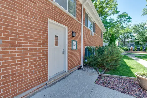 32 N Main ST #1S, Glen Ellyn, IL 60137