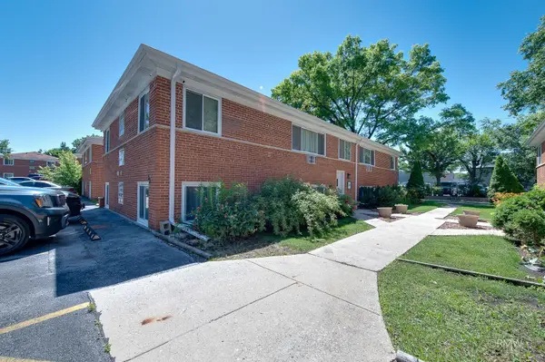 32 N Main ST #1S, Glen Ellyn, IL 60137