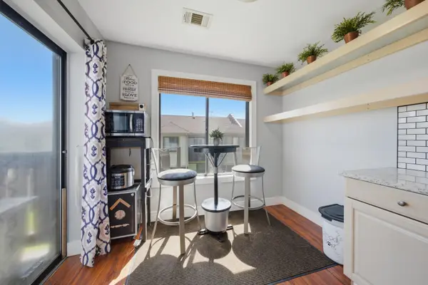 831 E Carriage LN #2, Palatine, IL 60074