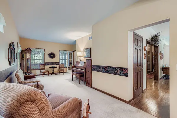 13N441 Coombs RD, Elgin, IL 60124