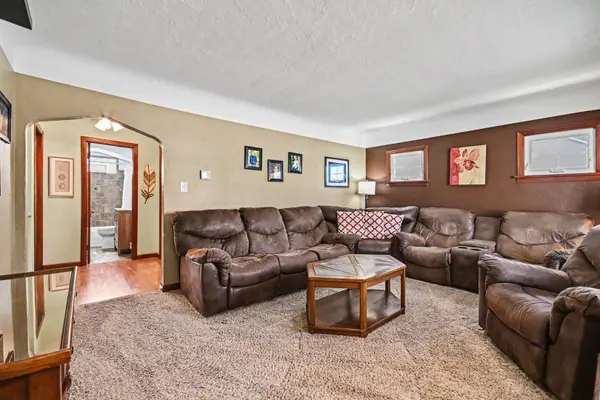 18010 Burnham AVE, Lansing, IL 60438