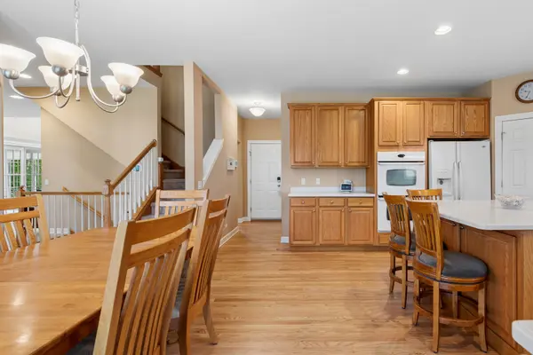 1790 Queensport DR, Crystal Lake, IL 60014