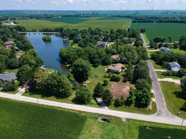 8264 Sunset RD, Carlock, IL 61725