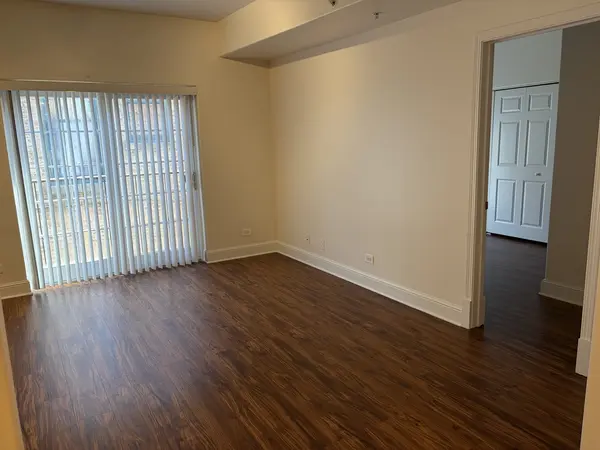 520 N Milwaukee AVE #7, Libertyville, IL 60048