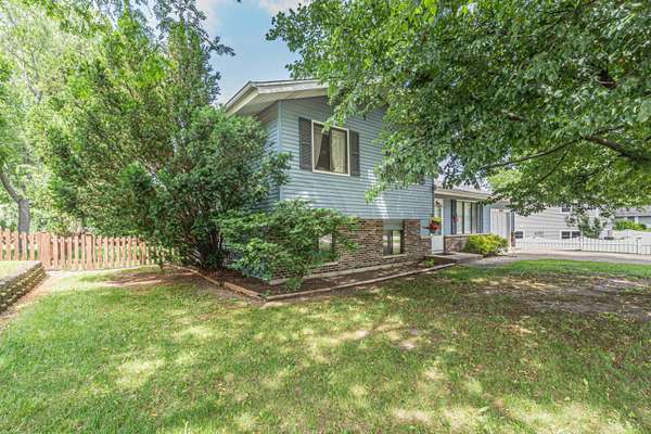 2504 W Fairview LN, Mchenry, IL 60051