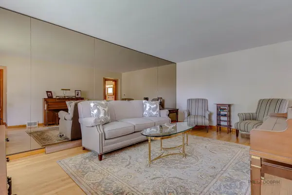 7029 W Kedzie ST, Niles, IL 60714
