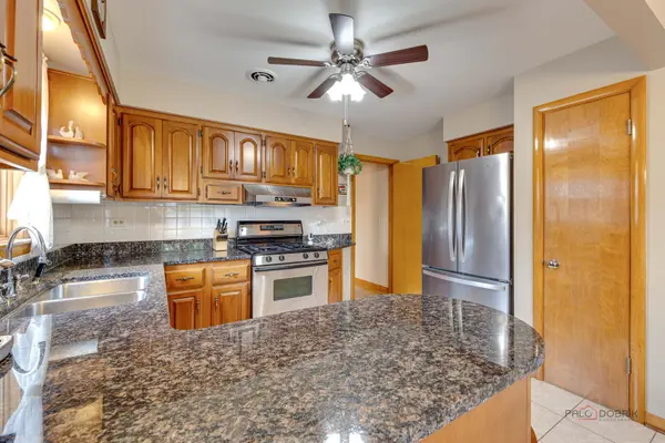 7029 W Kedzie ST, Niles, IL 60714