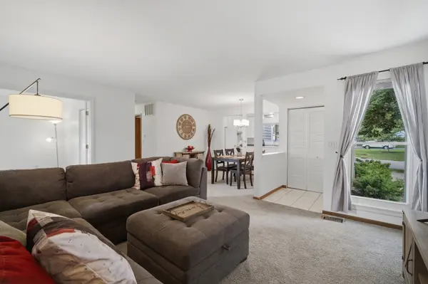 951 Manchester CIR #951, Schaumburg, IL 60193