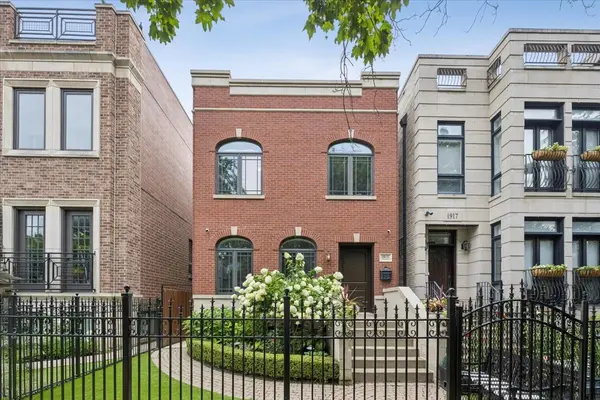 1915 W Wolfram ST, Chicago, IL 60657
