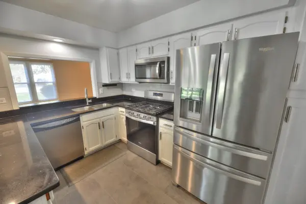 1850 PEBBLE BEACH CIR, Elk Grove Village, IL 60007