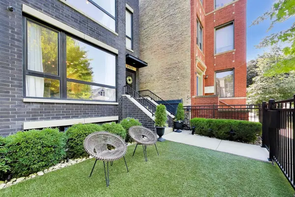 2527 W MEDILL AVE, Chicago, IL 60647