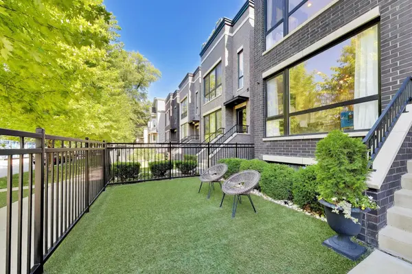 2527 W MEDILL AVE, Chicago, IL 60647