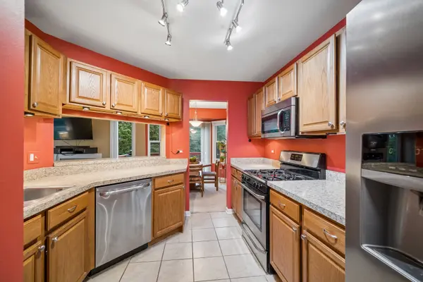 27W175 Emerson CT, Winfield, IL 60190