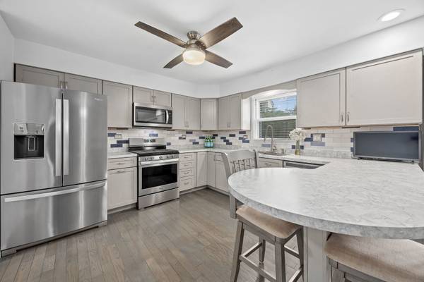 6101 Chase AVE, Downers Grove, IL 60516